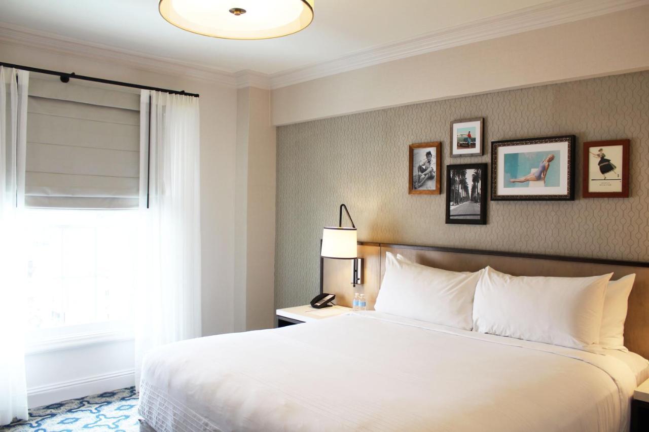 Vintage King Ocean Room