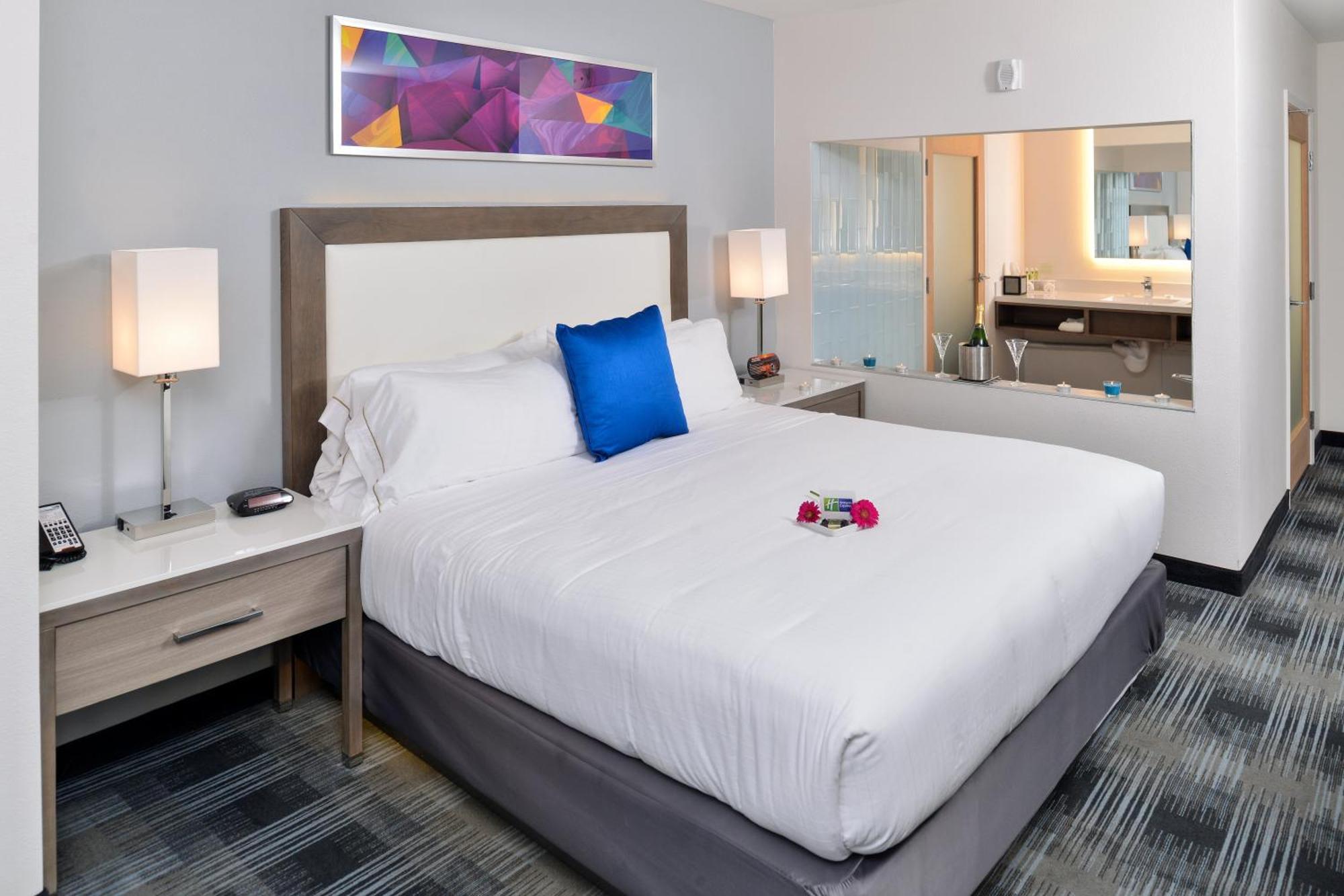 King Suite with Jetted Tub