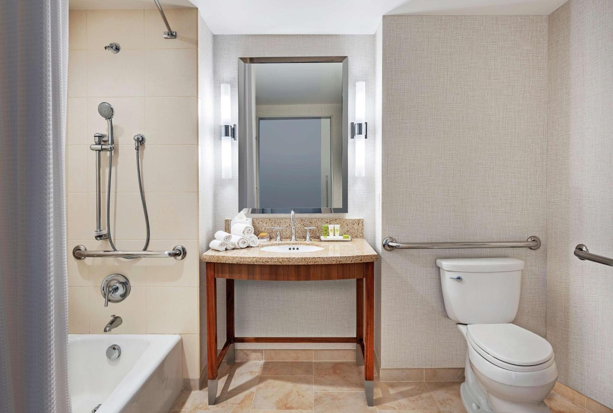Queen Room Two Queen Beds Bath Tub Mobility Accessible,1275639985:JPEG