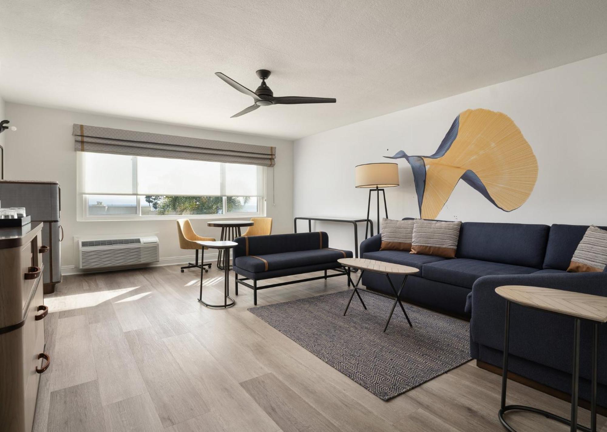 One-Bedroom King Suite,1278799132:JPEG