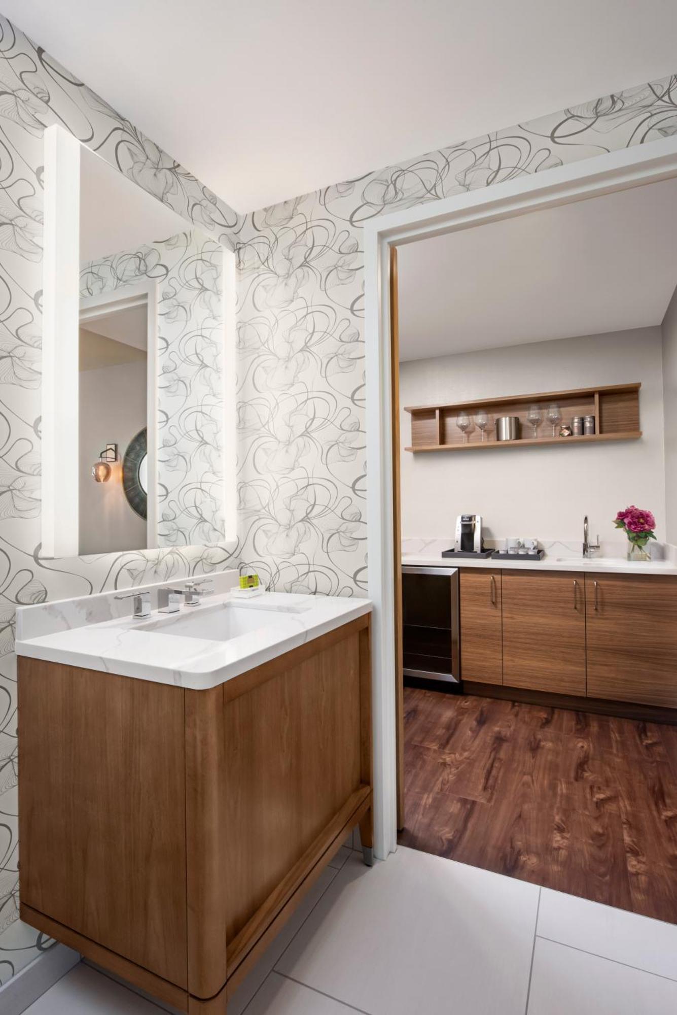 Waterfront Corner Suite South