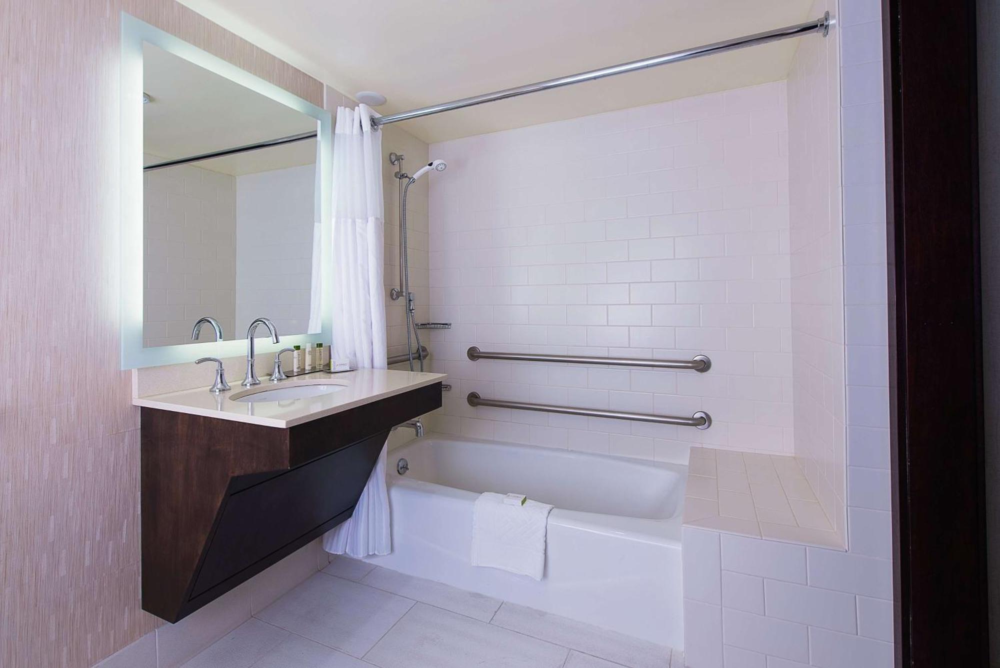 King Room with Mobility Accessible Tub