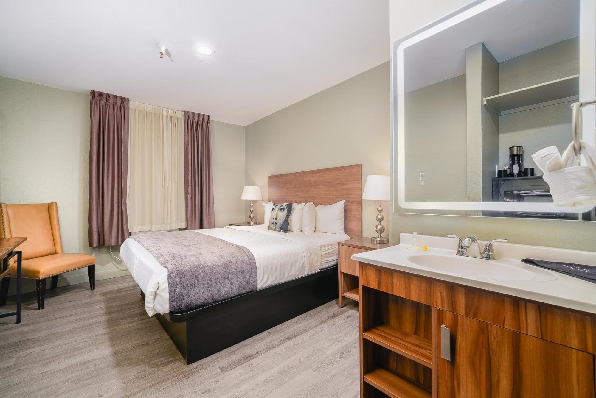 Habitación con cama extragrande, se admiten mascotas